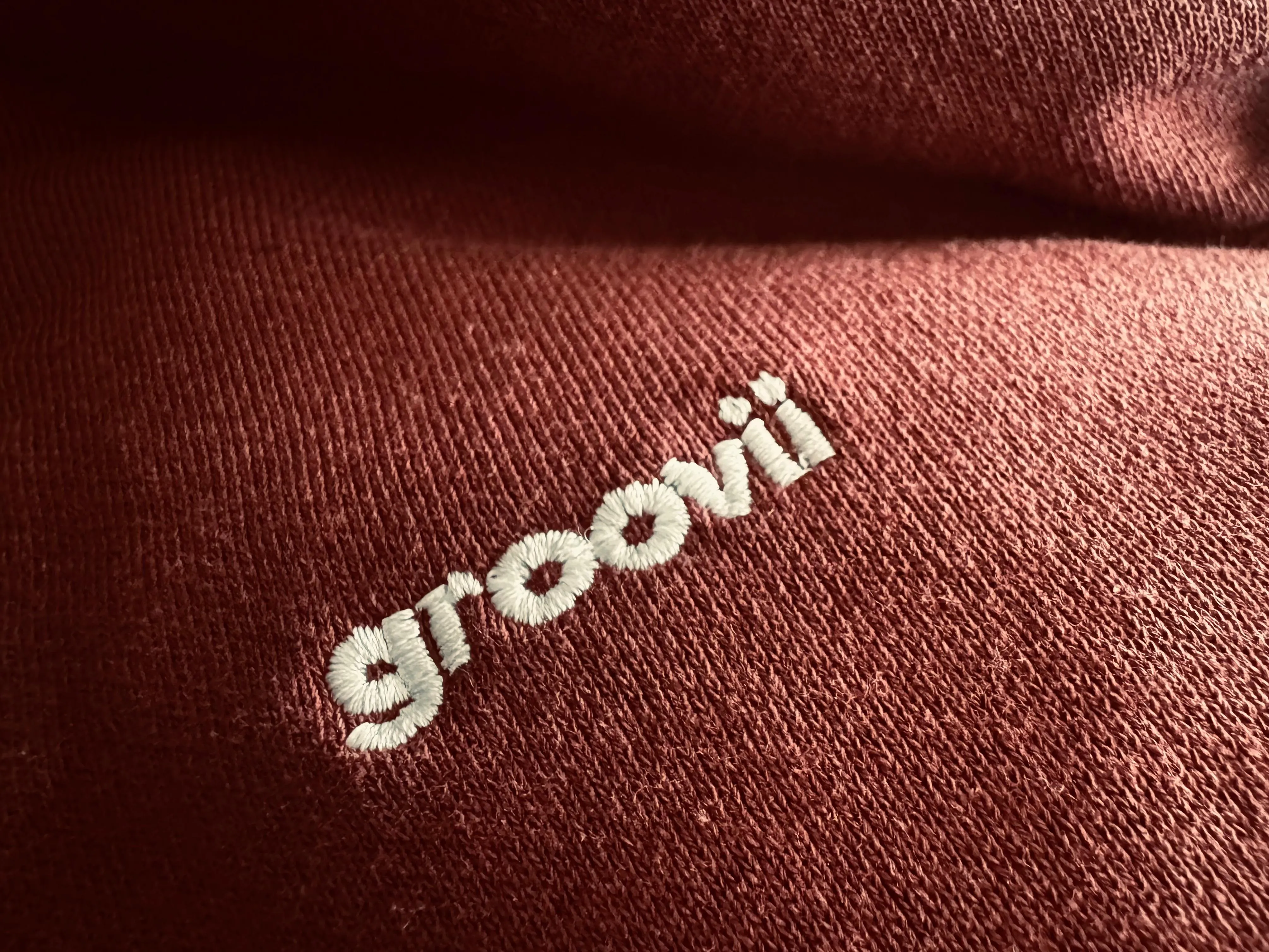 groovii embroidered logo on maroon pants